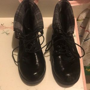 Torrid size 10 fold over black short boots.
